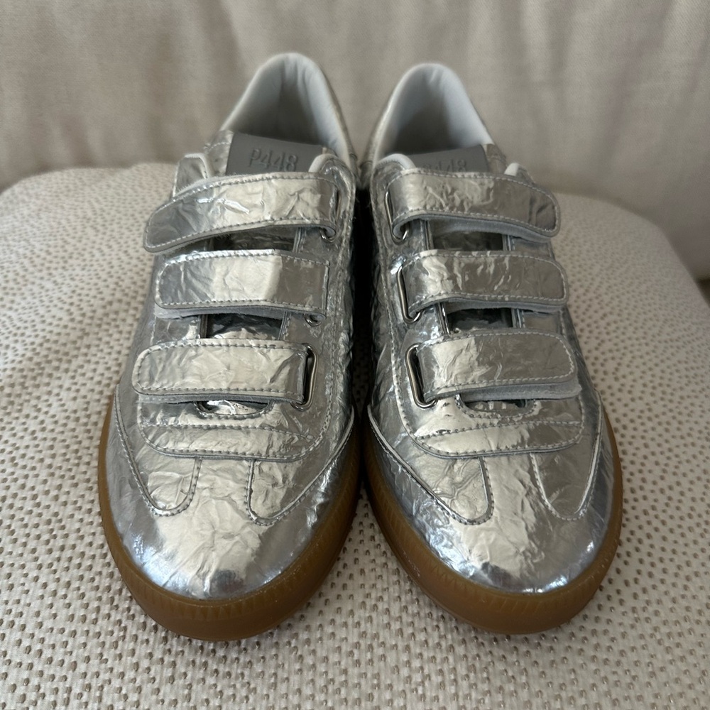 P448 Capri Silver Sneakers